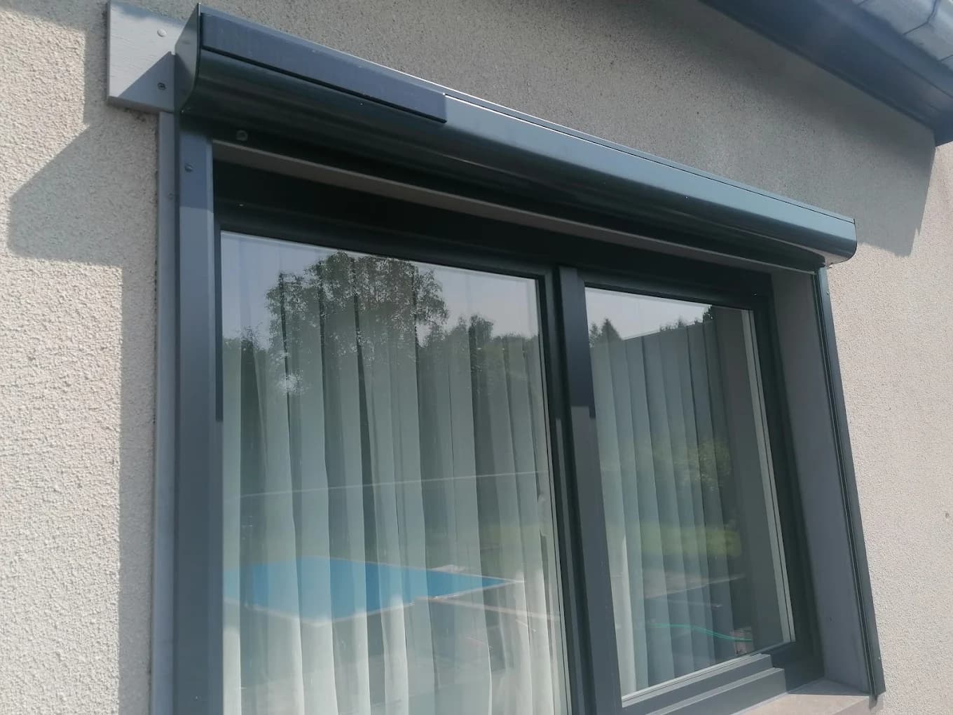 Volet roulant solaire sur une habitation