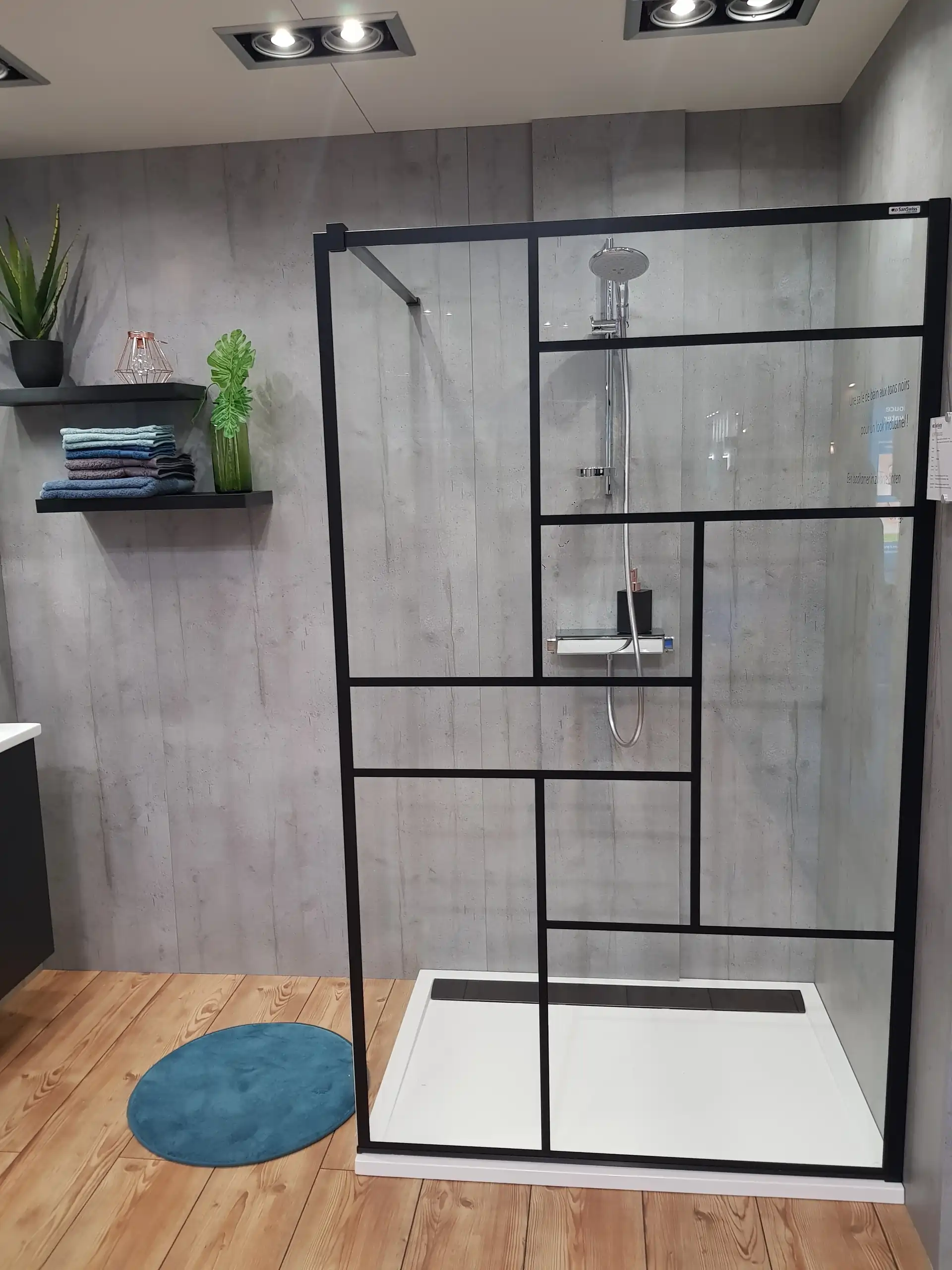 Douche en verre au design contemporain