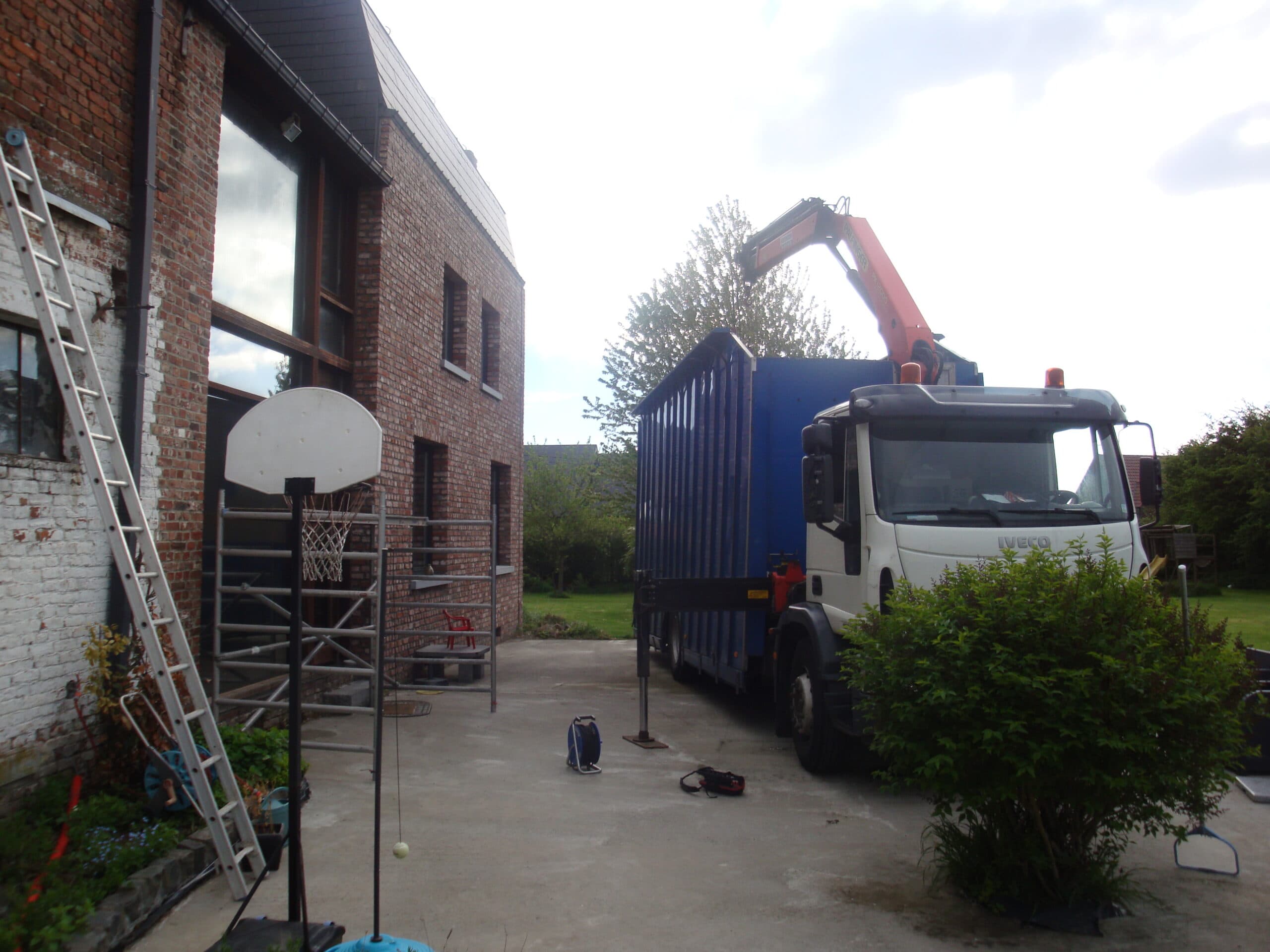 Installation professionnelle d’une vitrine sur mesure