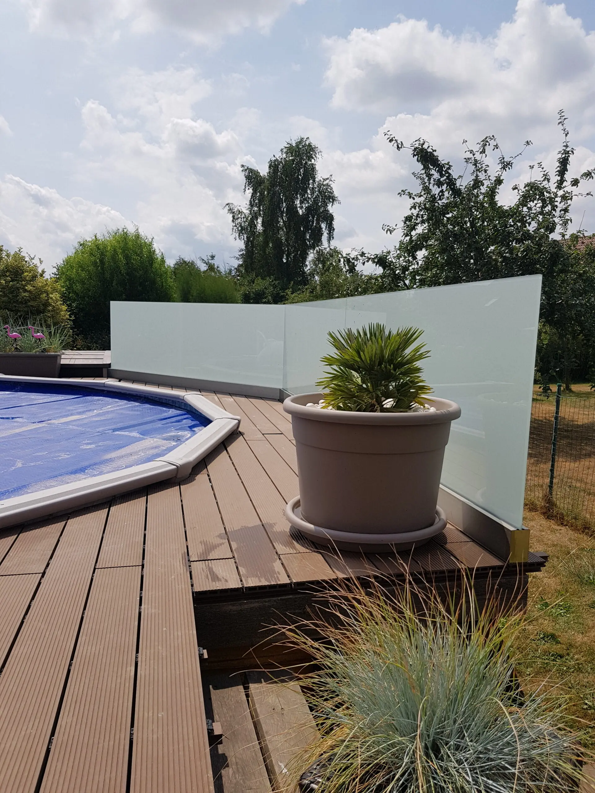 Coupe-vent en verre sécurisé pour extérieur