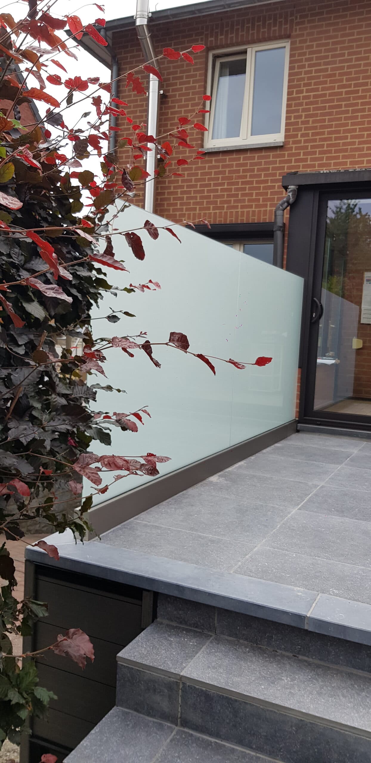 Installation vitrée sur mesure autour d’une terrasse
