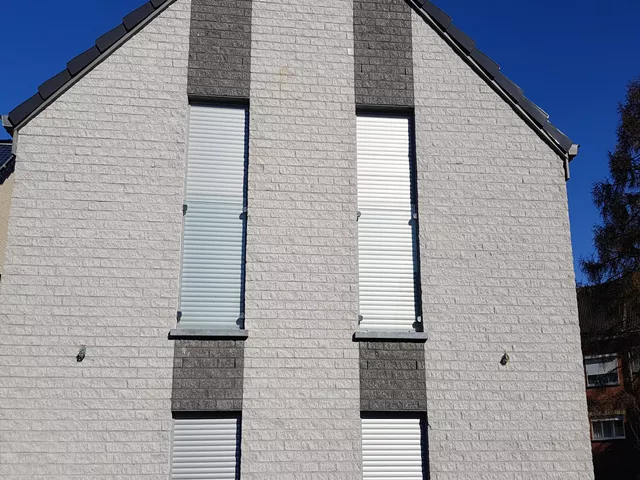 Volets traditionnels sur mesure en Wallonie – robustesse et isolation thermique
