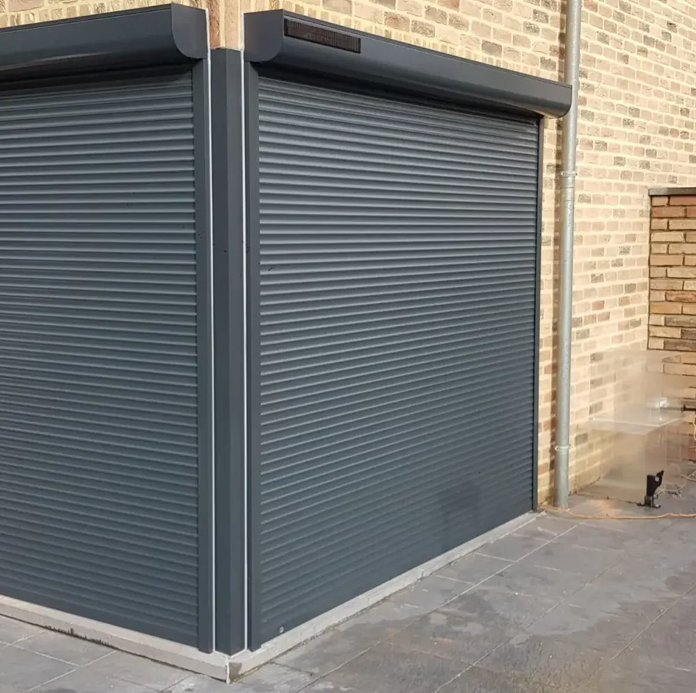 Volets solaires sur mesure pour fenêtre – autonomie et sécurité